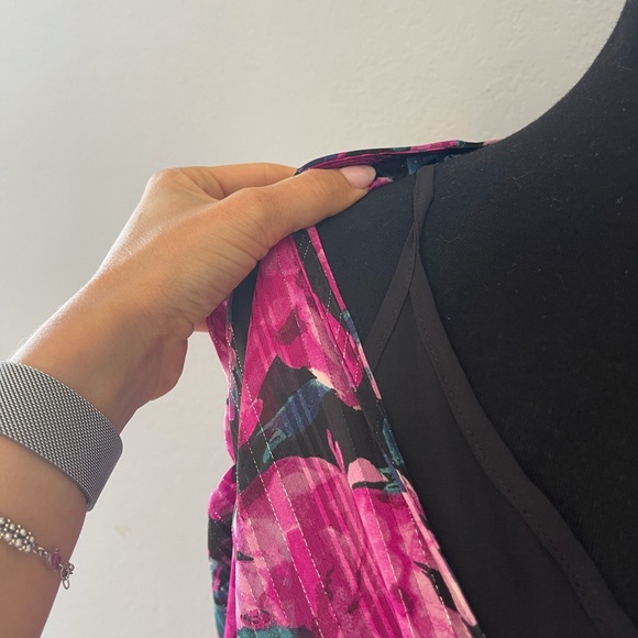 New with tags, never worn floral summer top - Picture 6 of 6